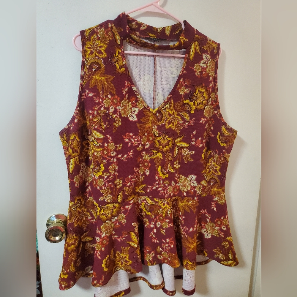 Plus size floral v neck peplum top